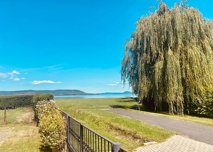 Rose Lakeside